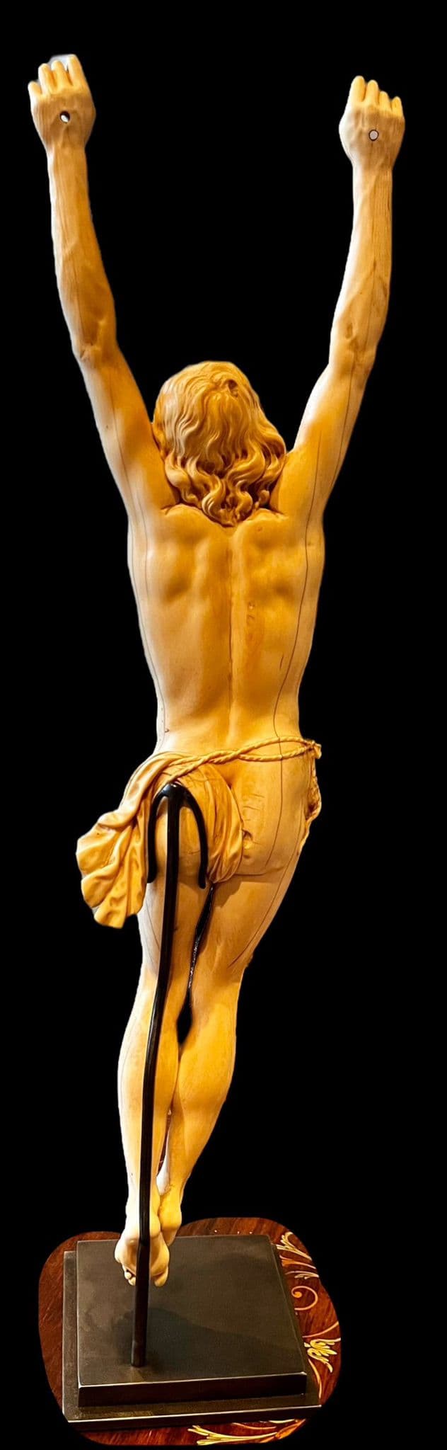 Socle: Christ - Après restauration