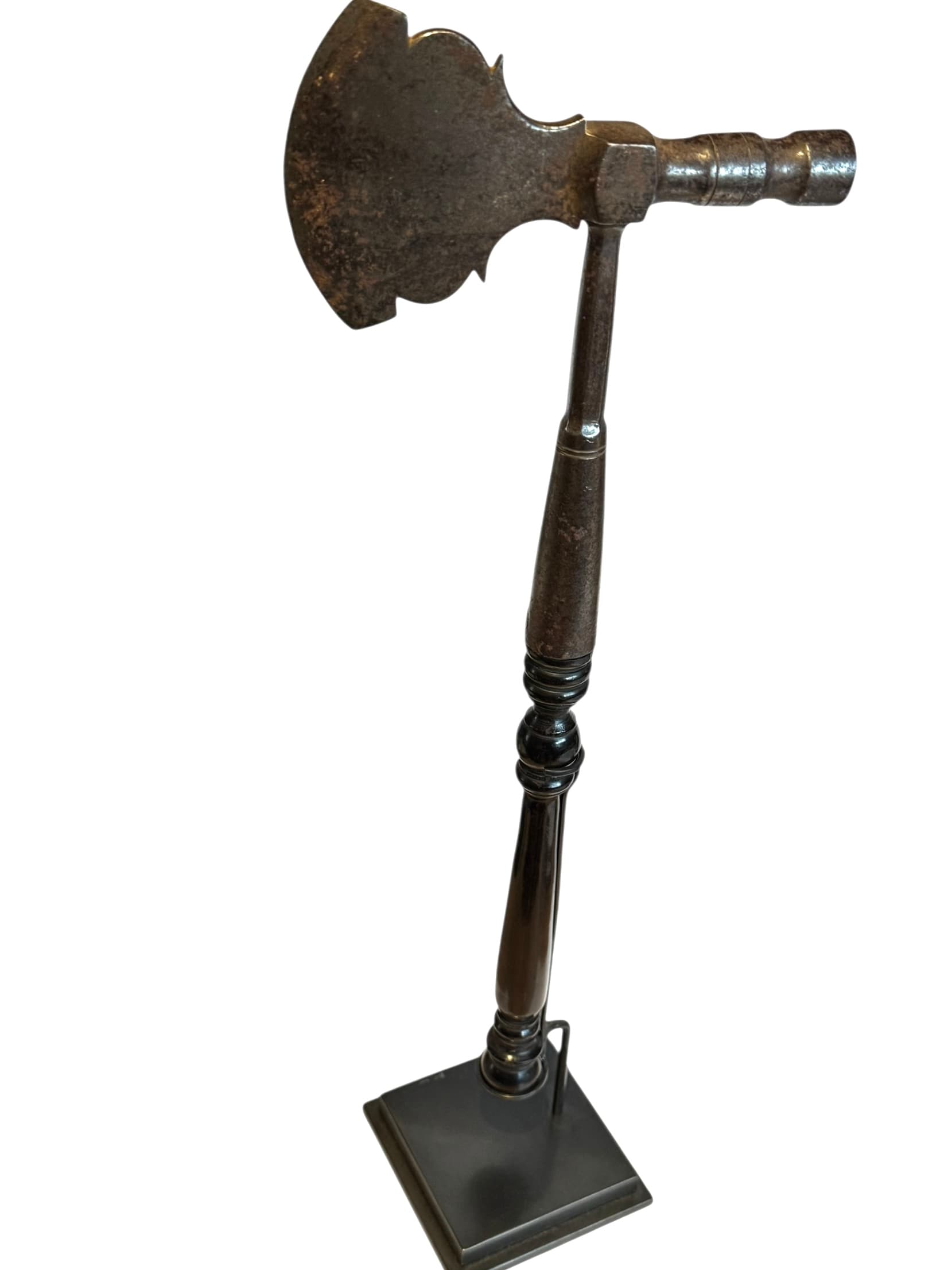 Soclage d’une hache à sucre 18 iem - Après restauration