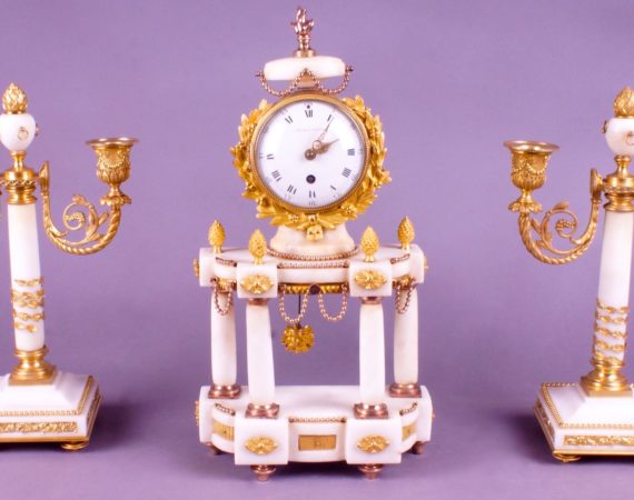 Garniture de cheminée Louis XVI : Dégré à Paris